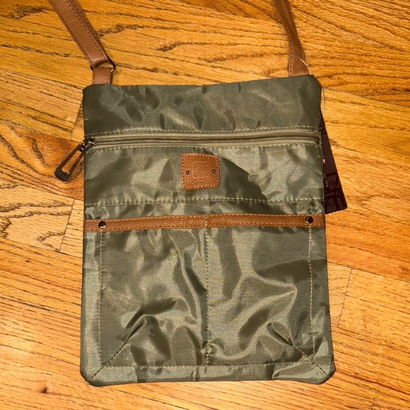 ❄️Olive Green Stone Mountain Nylon‎ Crossbody purse/tote NWT - Picture 2 of 7